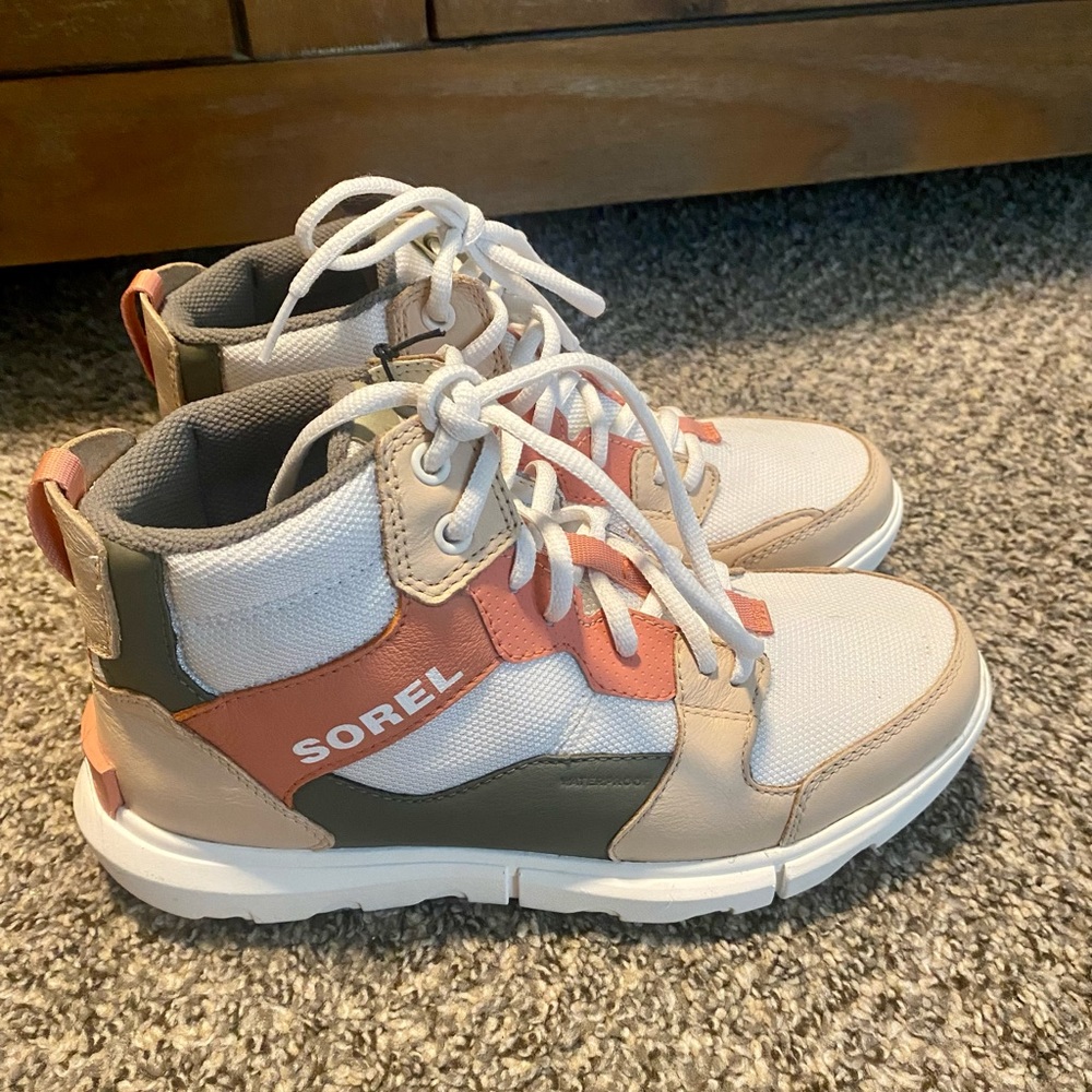 Sorel Explorer II waterproof sneaker low in sea salt
